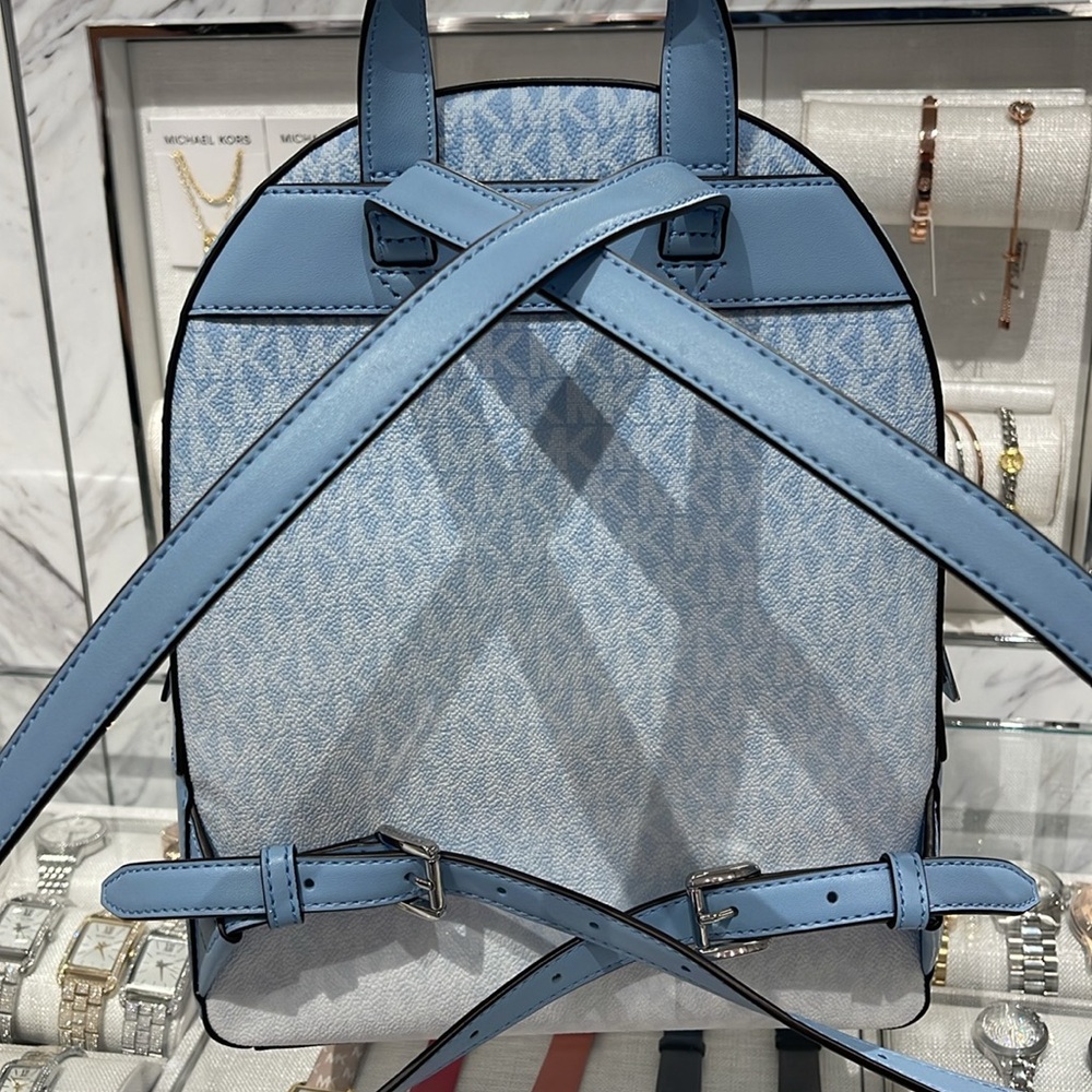 MICHAEL KORS Jaycee Medium Ombré Signature Logo Backpack
Light Sky
NWT - Picture 6 of 16
